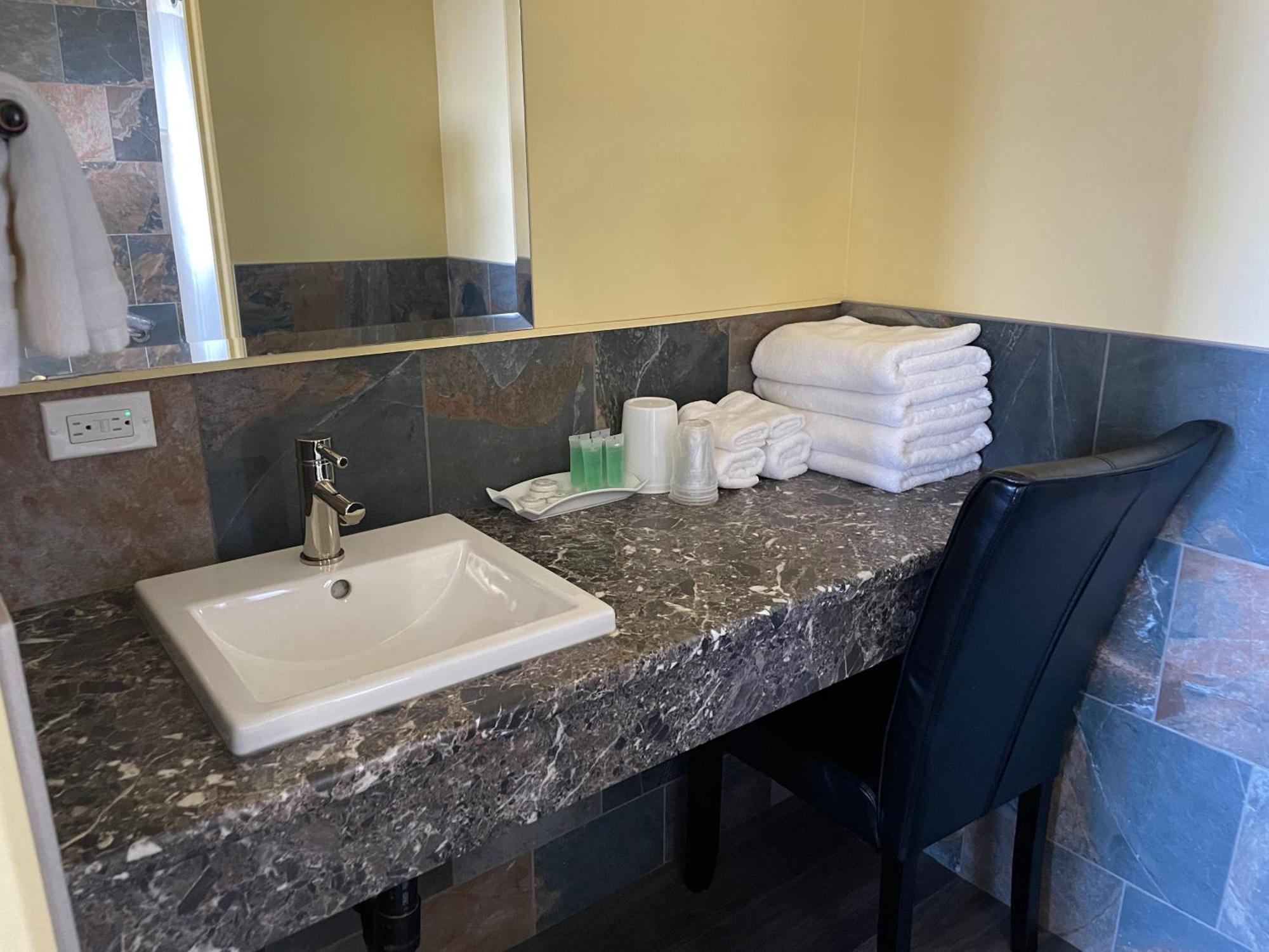 Port-O-Call Inn Nanaimo Ngoại thất bức ảnh